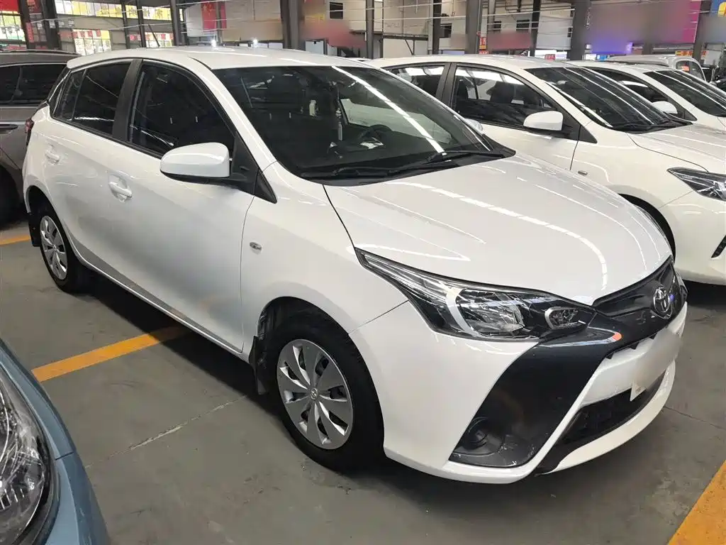 Toyota Yaris L — фото 4