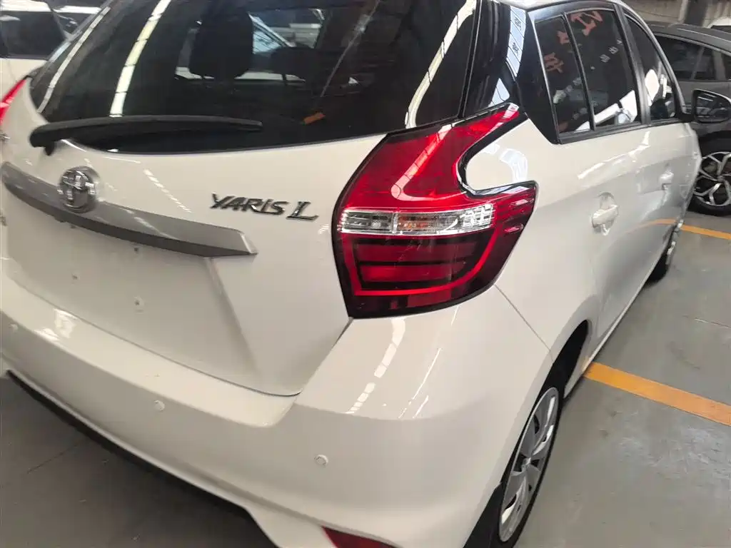 Toyota Yaris L — фото 8