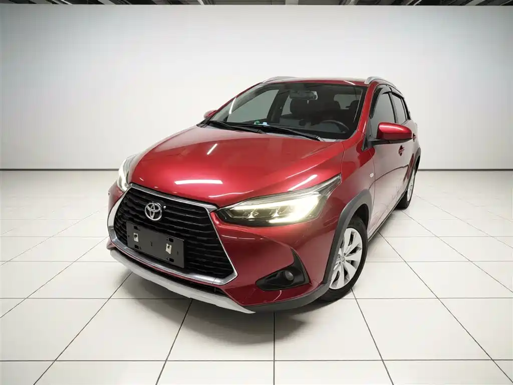 Toyota Yaris L — фото 2