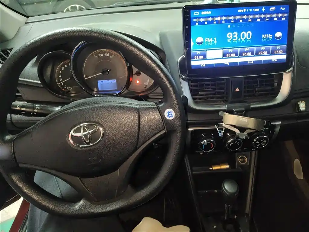 Toyota Yaris L — фото 6