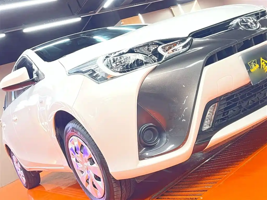 Toyota Yaris L — фото 13