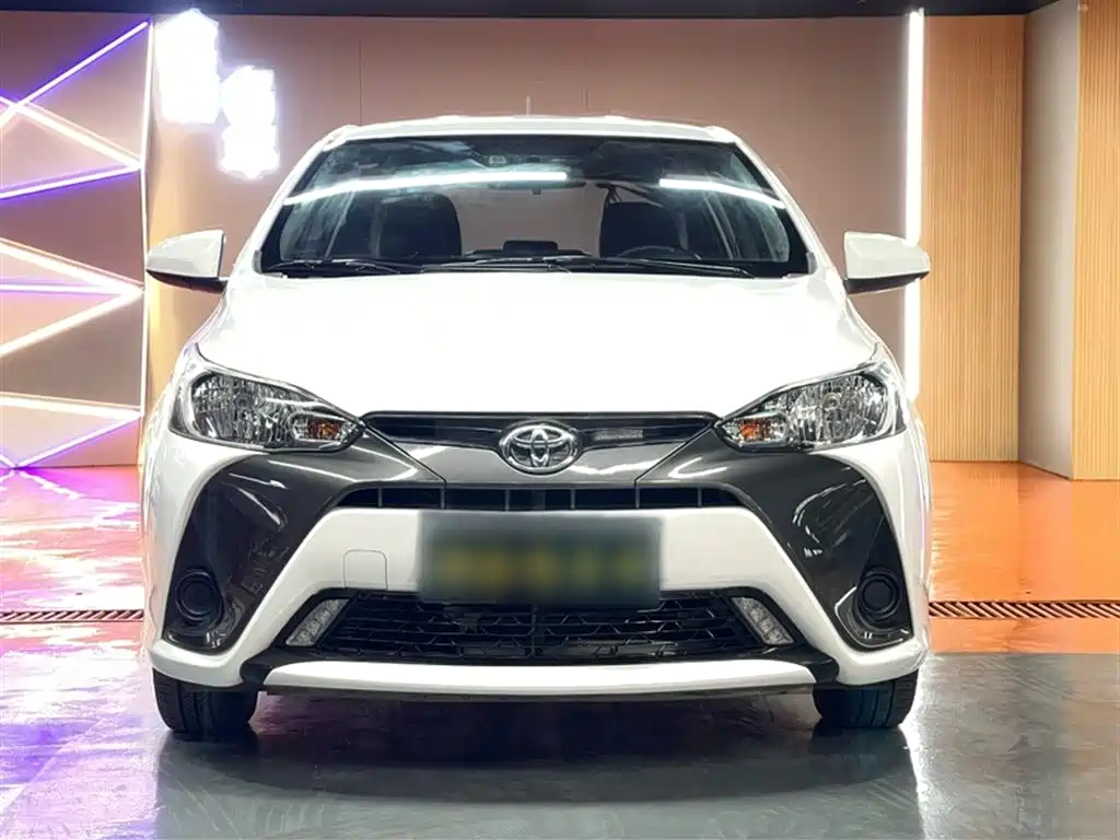Toyota Yaris L — фото 14
