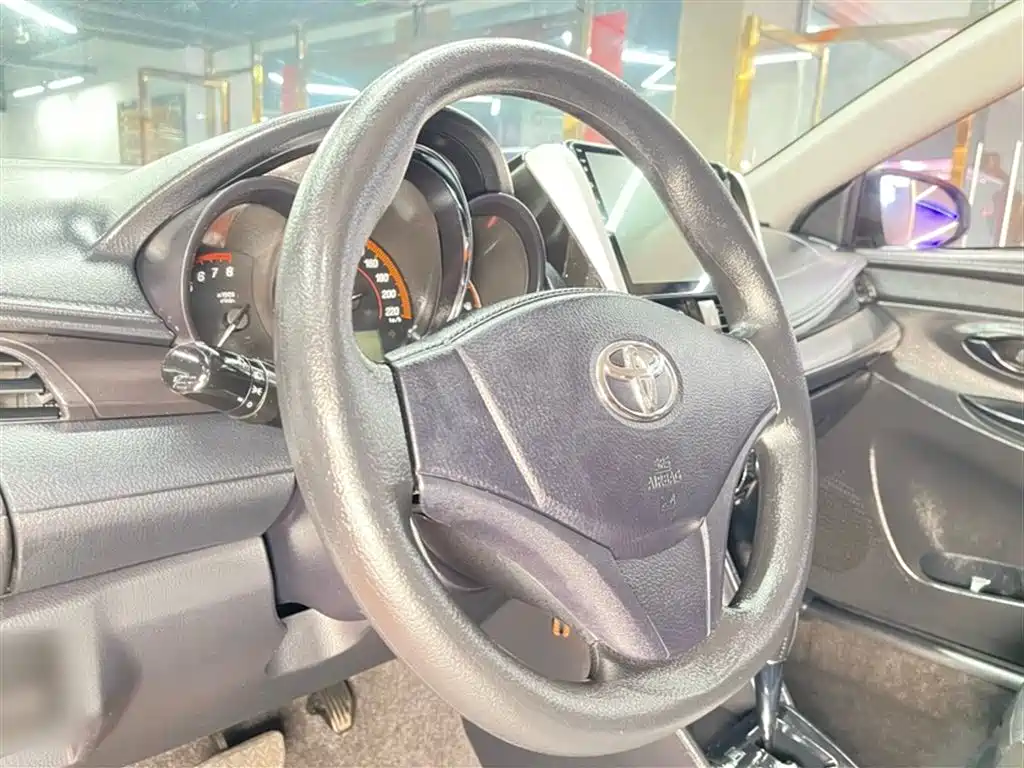 Toyota Yaris L — фото 19