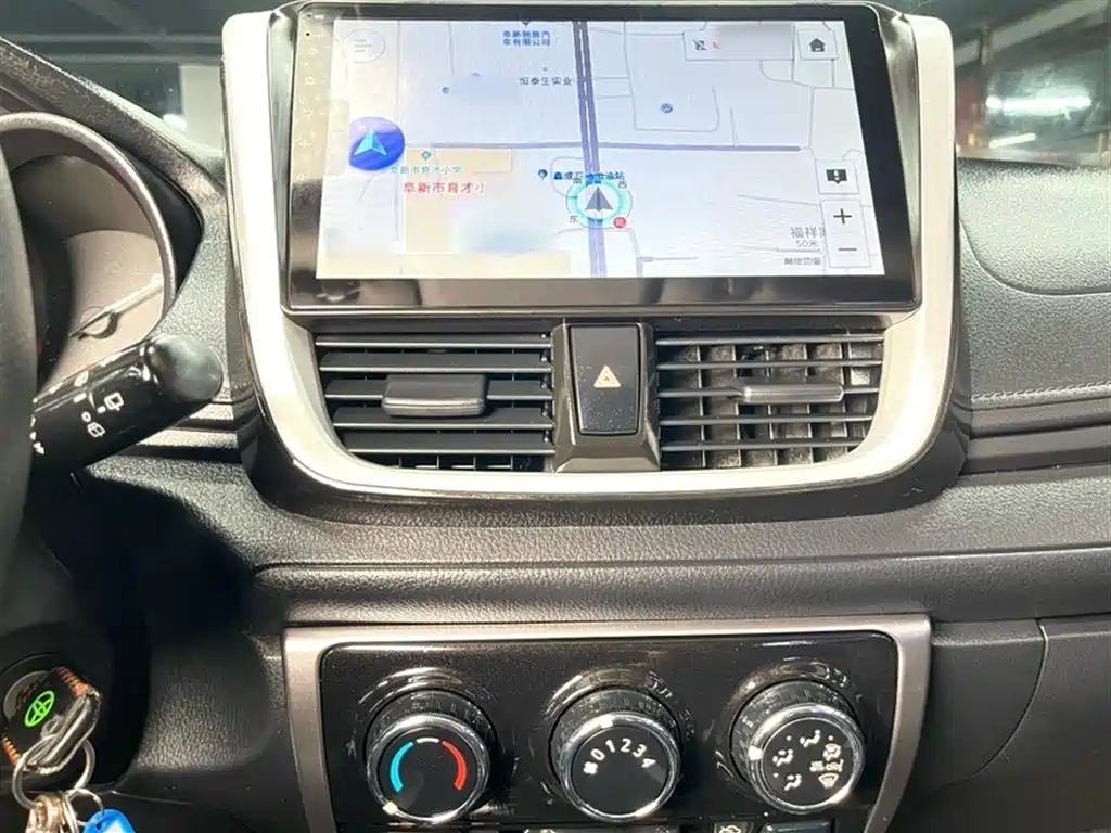 Toyota Yaris L — фото 20