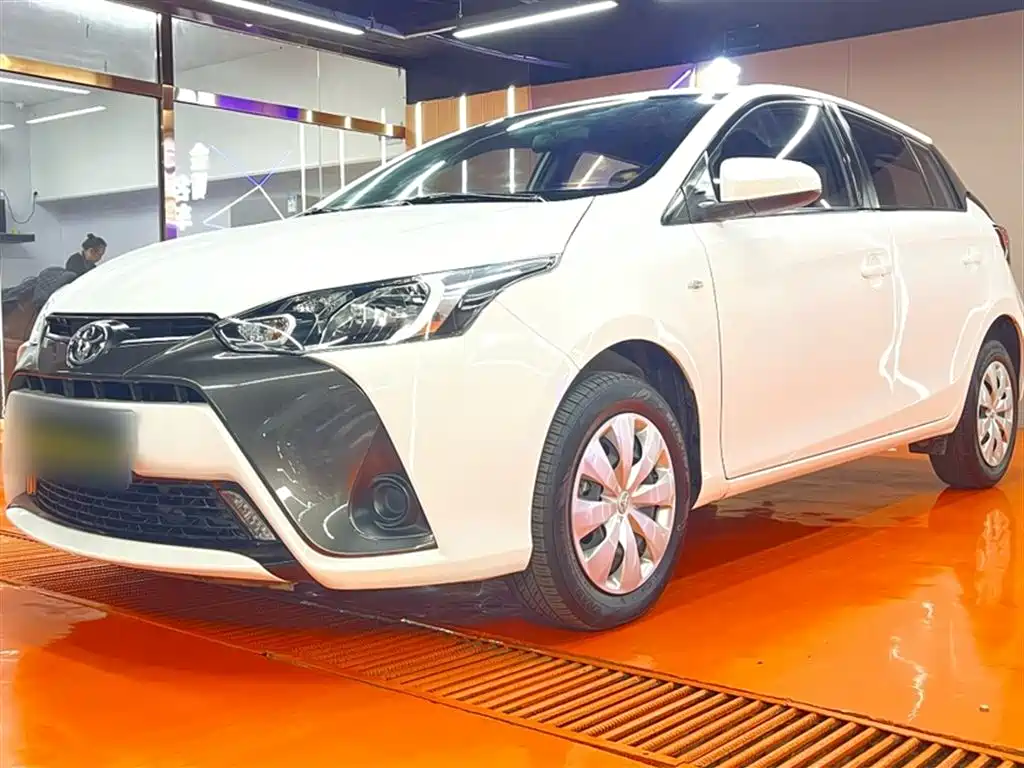 Toyota Yaris L — фото 3