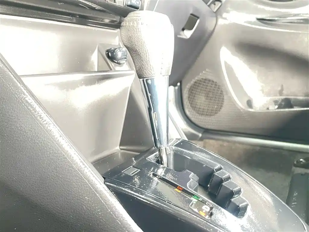Toyota Yaris L — фото 21