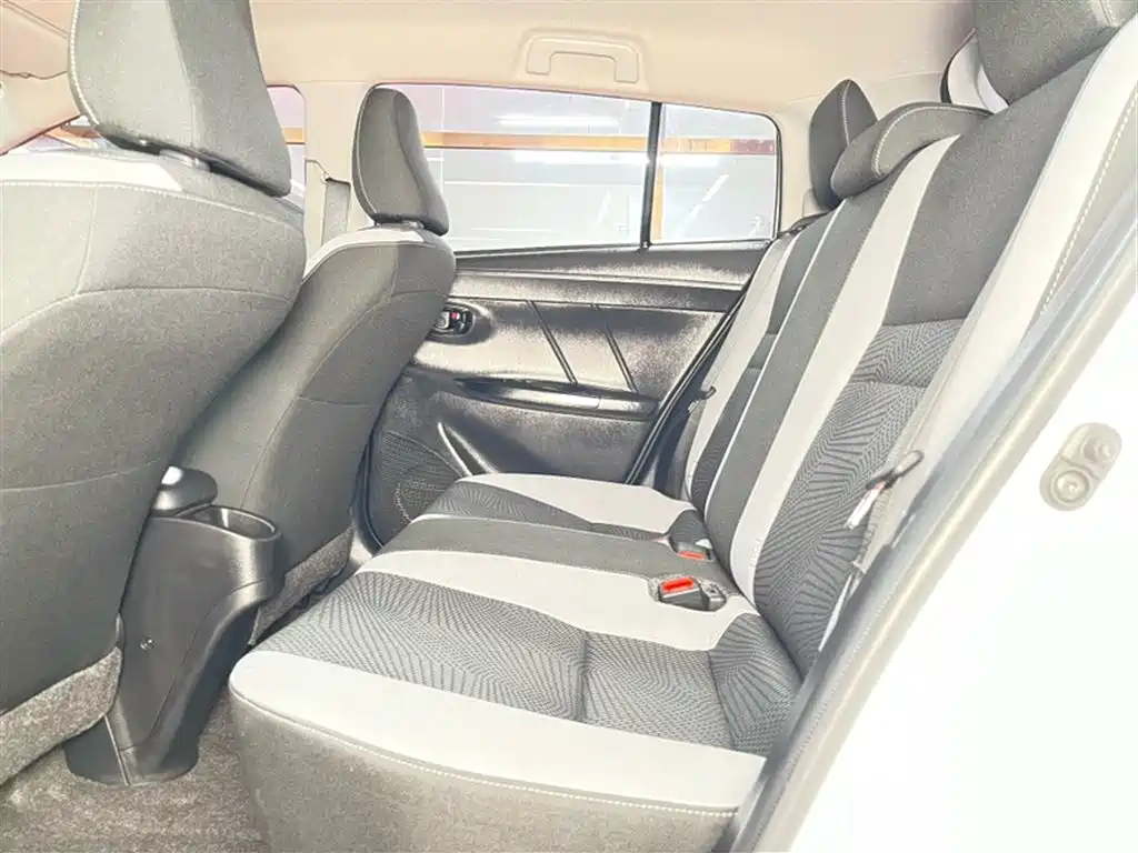 Toyota Yaris L — фото 23