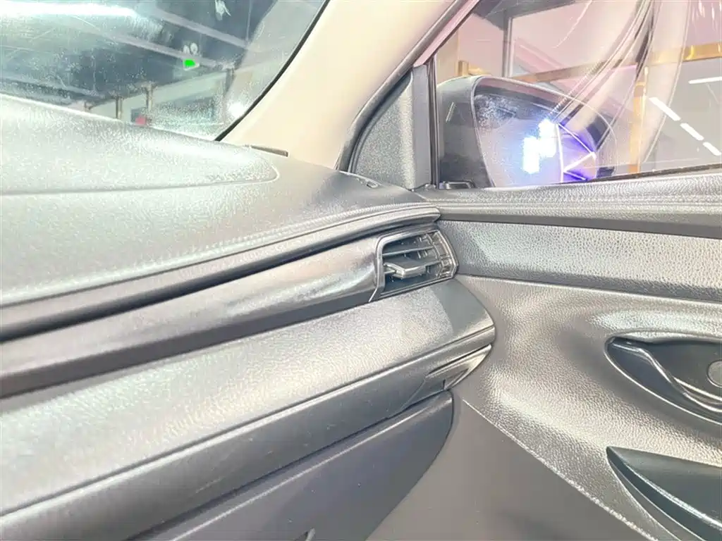 Toyota Yaris L — фото 4