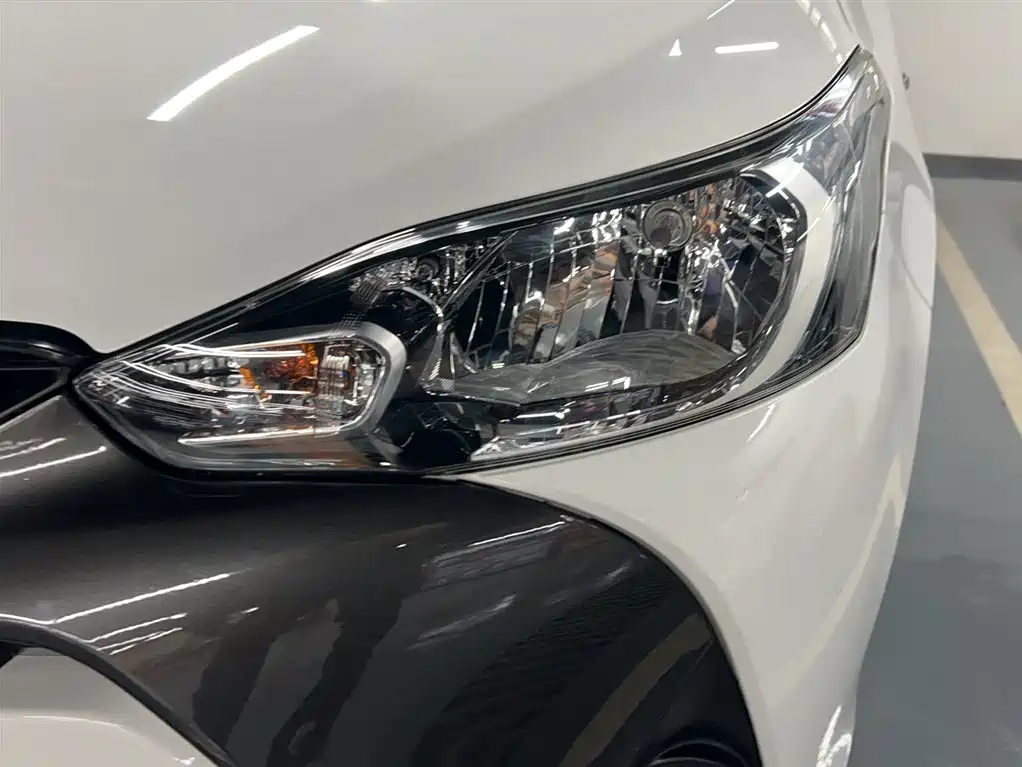 Toyota Yaris L — фото 6