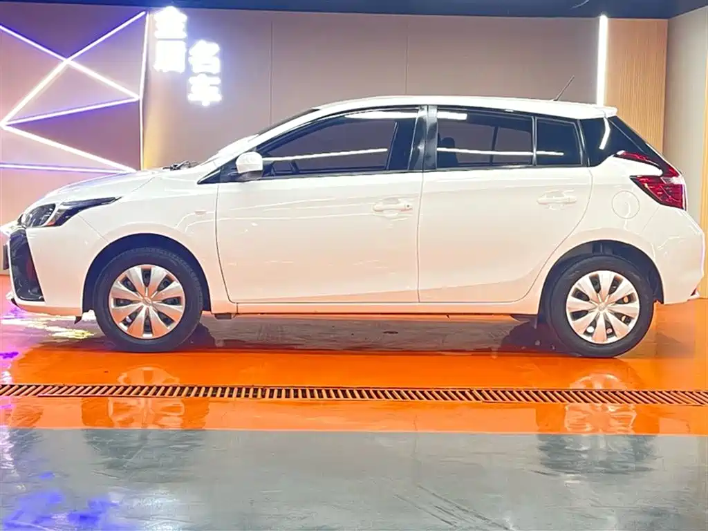 Toyota Yaris L — фото 8