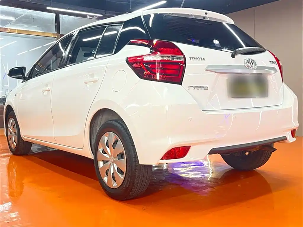 Toyota Yaris L — фото 9
