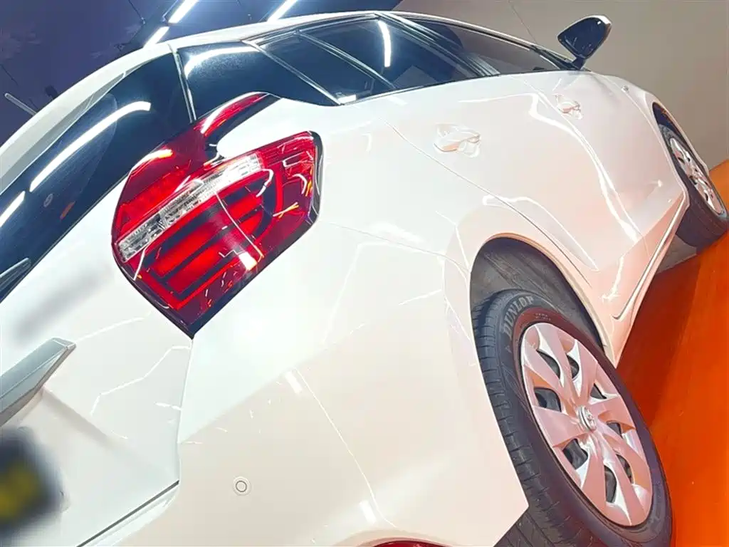 Toyota Yaris L — фото 10