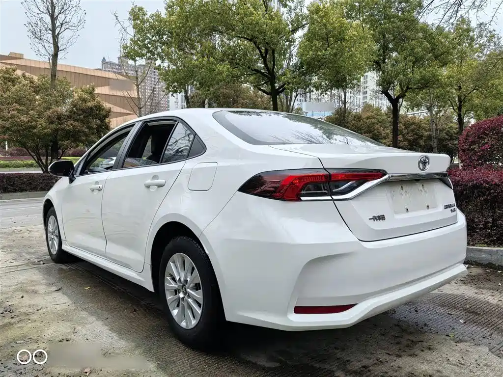 Toyota Corolla — фото 22