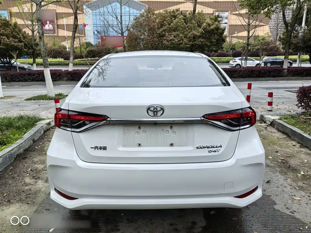Toyota Corolla — фото 23