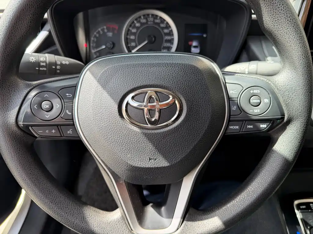 Toyota Corolla — фото 10
