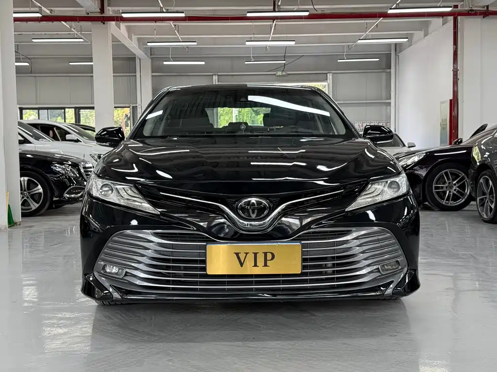 Toyota Camry — фото 2