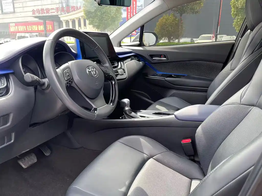 Toyota C-HR — фото 4