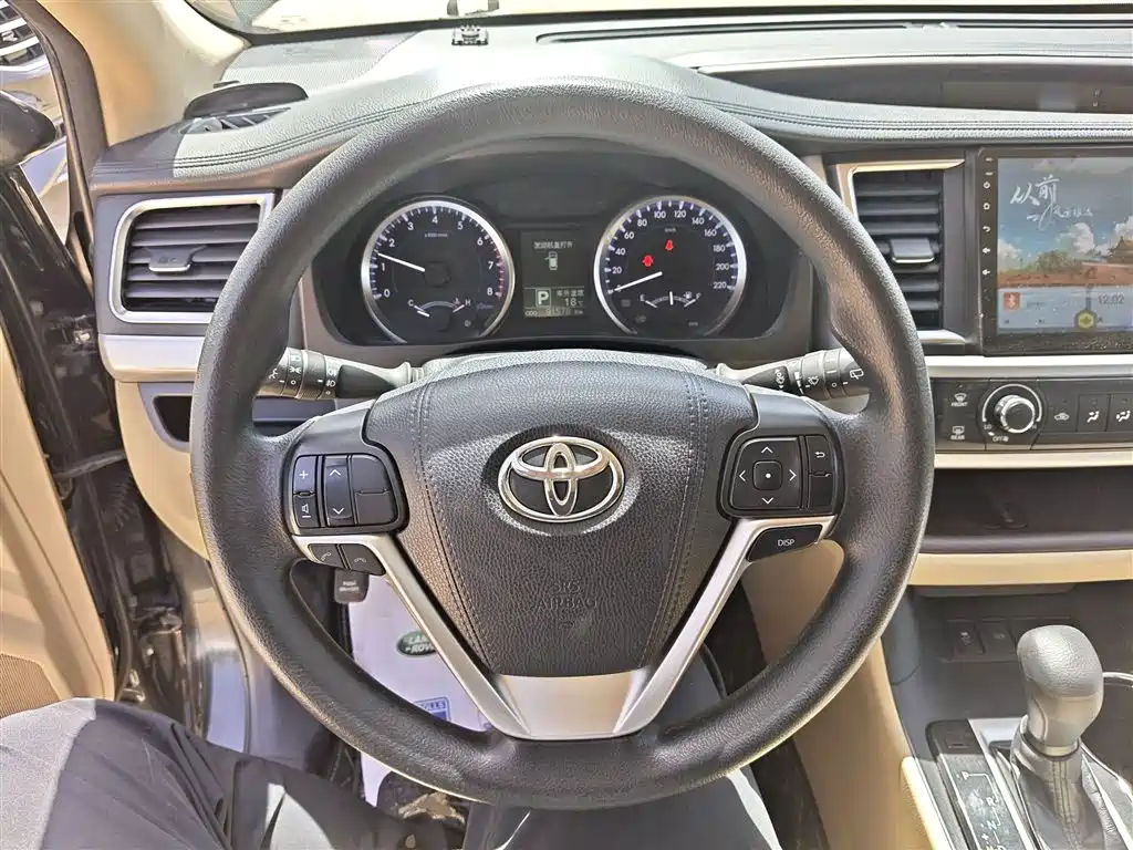 Toyota Highlander — фото 11