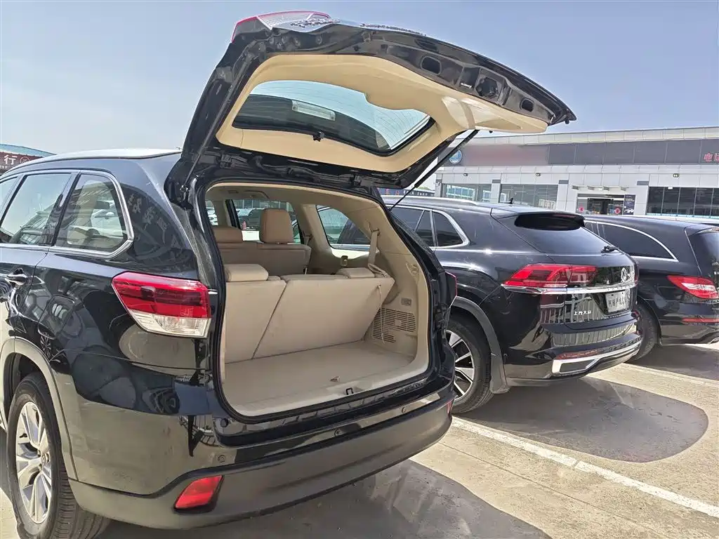 Toyota Highlander — фото 19