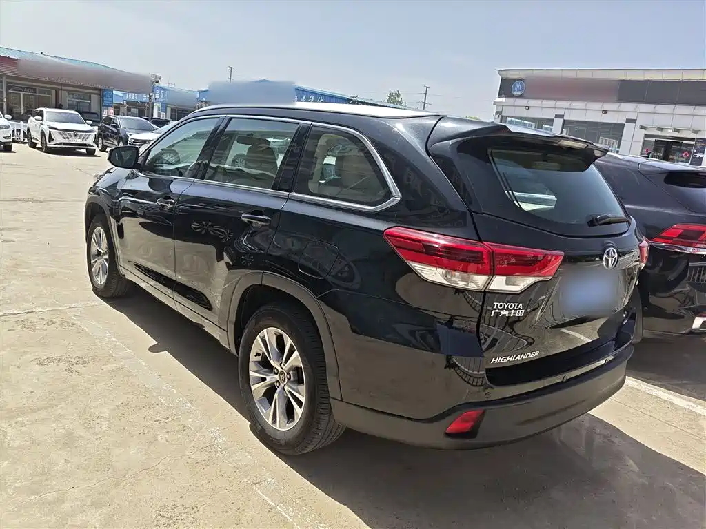Toyota Highlander — фото 5