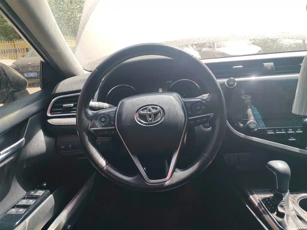 Toyota Camry — фото 10