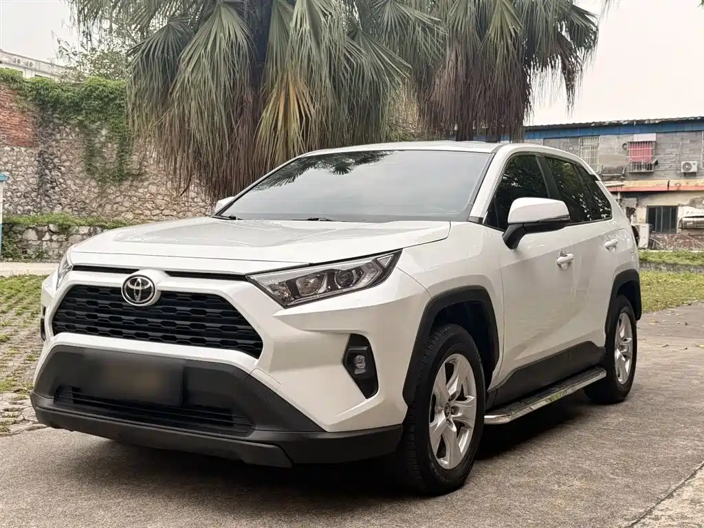 Toyota RAV4 — фото 2