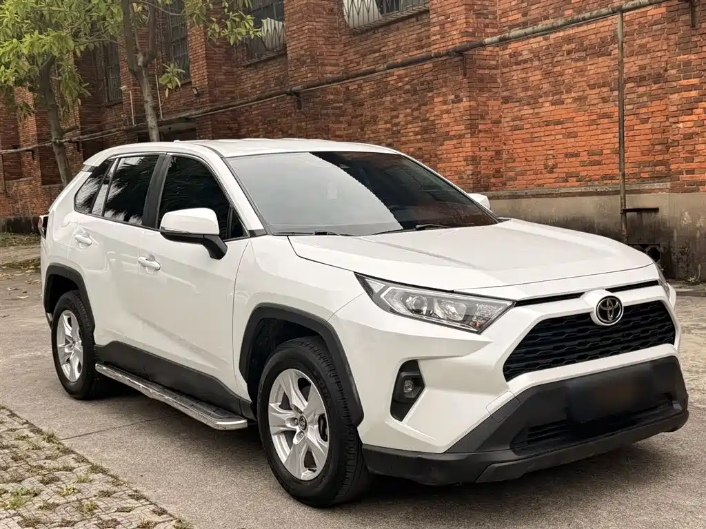 Toyota RAV4 — фото 6