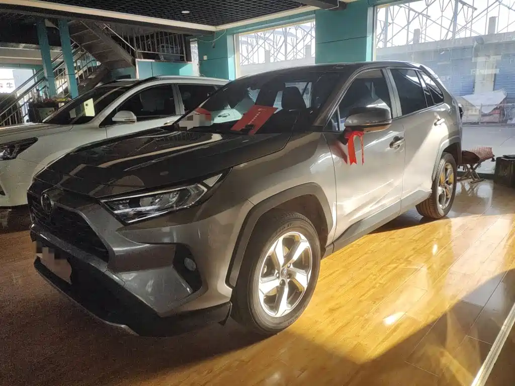 Toyota RAV4 — фото 2