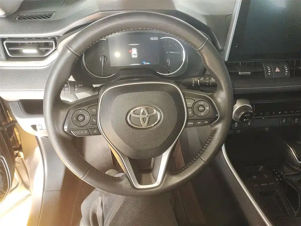 Toyota RAV4 — фото 11