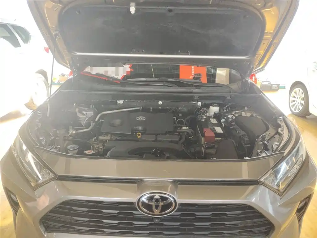 Toyota RAV4 — фото 19