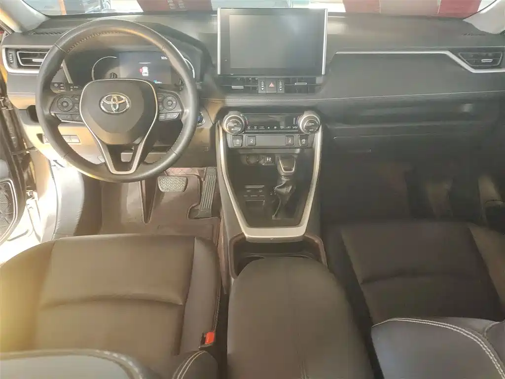 Toyota RAV4 — фото 10