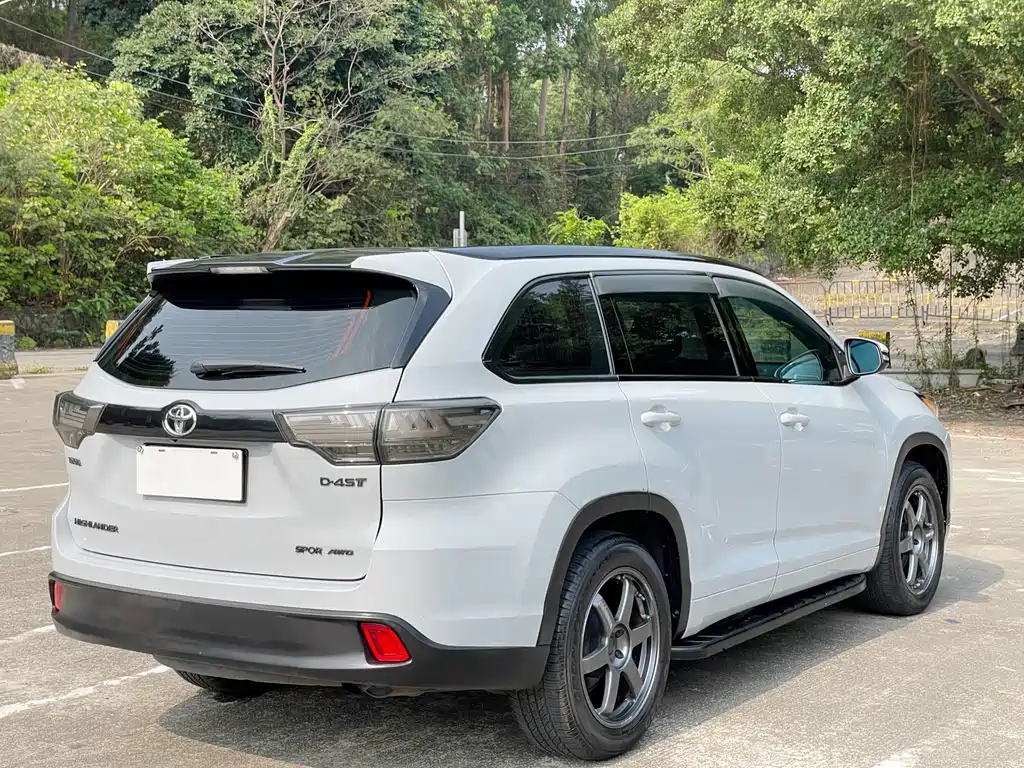 Toyota Highlander — фото 11