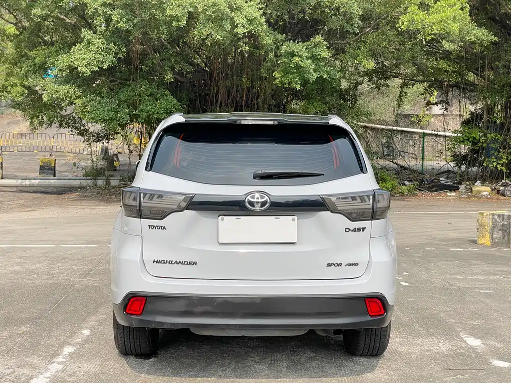 Toyota Highlander — фото 12