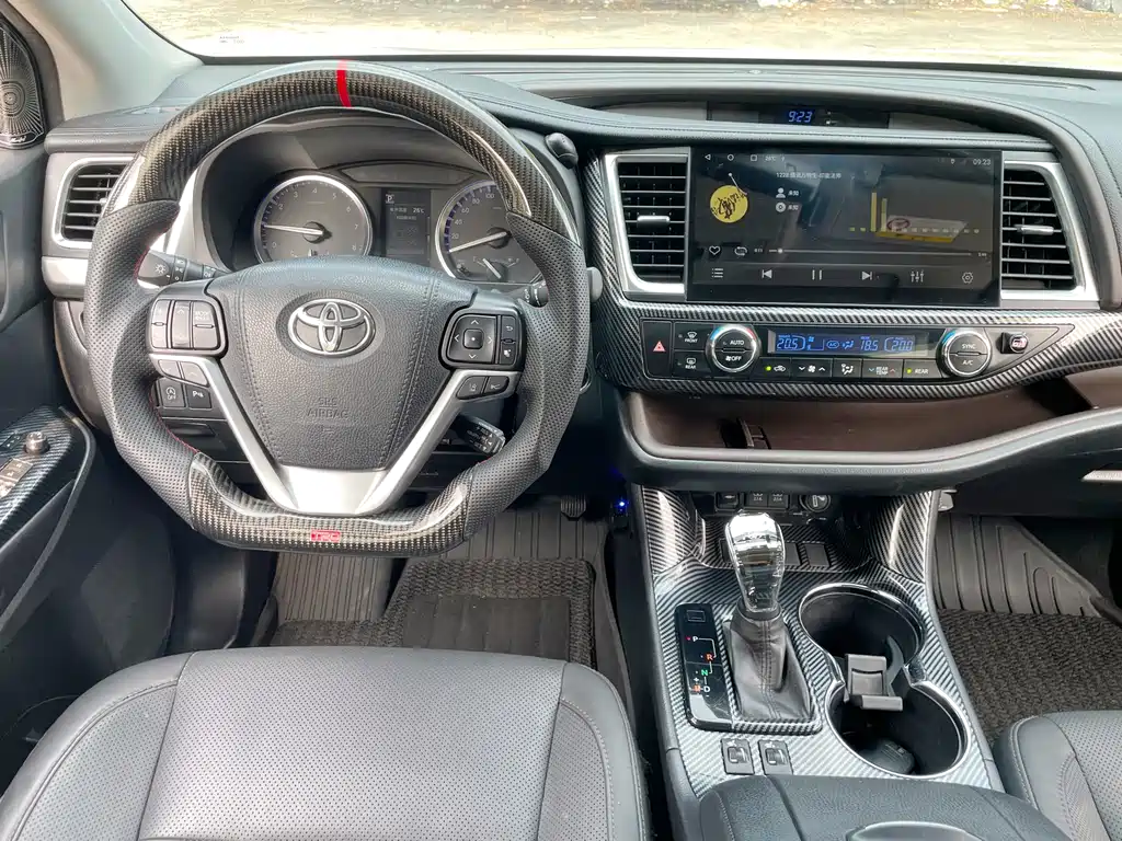 Toyota Highlander — фото 7