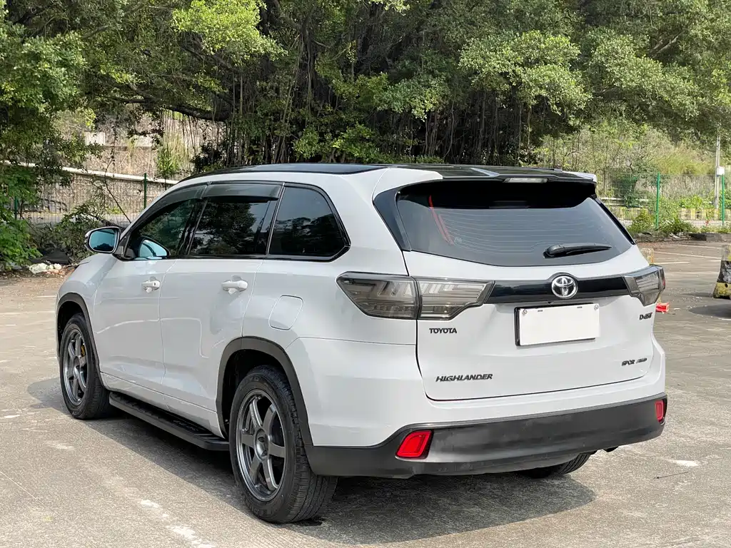 Toyota Highlander — фото 10