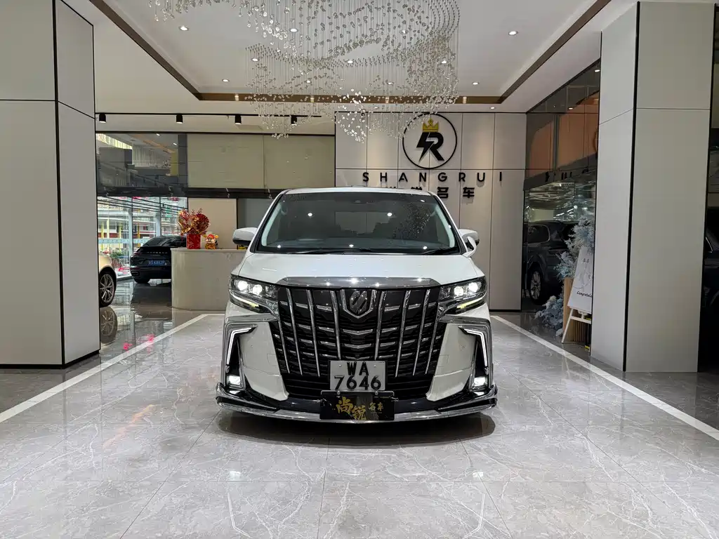 Toyota Alphard — фото 2