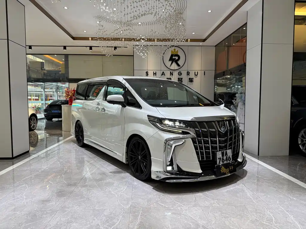 Toyota Alphard — фото 3