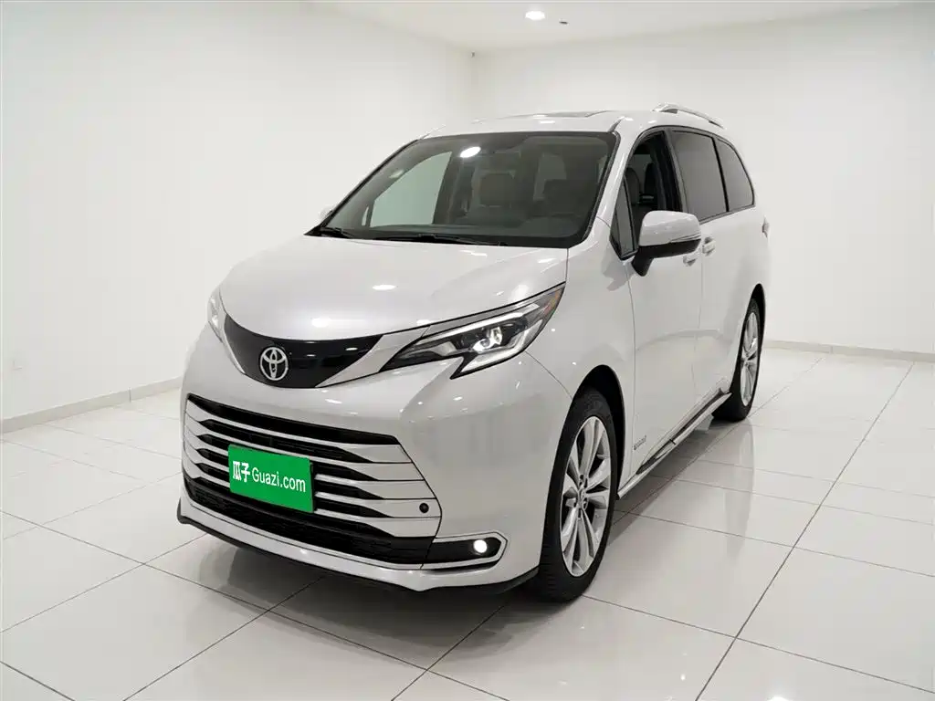 Toyota Sienna — фото 2