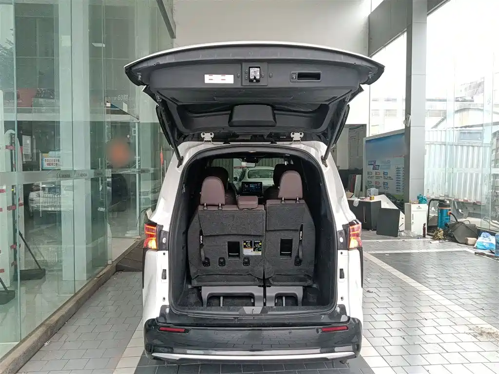 Toyota Sienna — фото 19