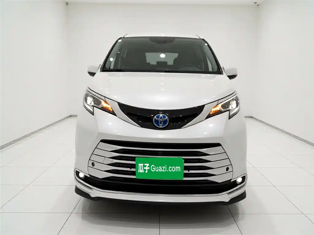 Toyota Sienna — фото 3