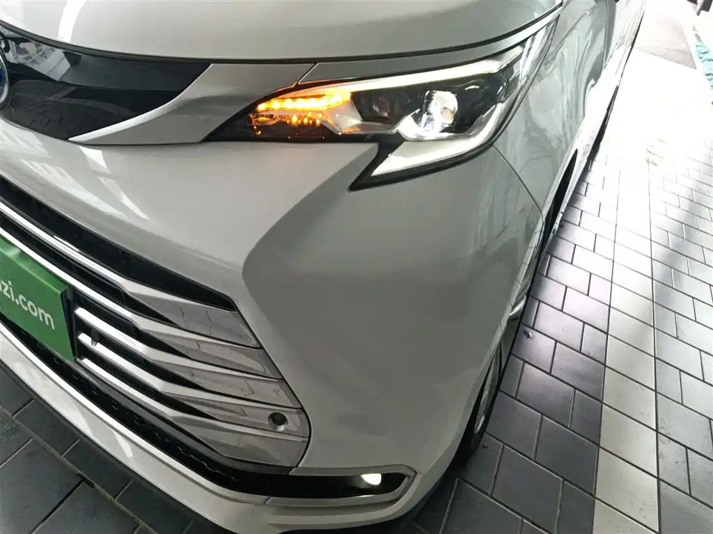 Toyota Sienna — фото 24