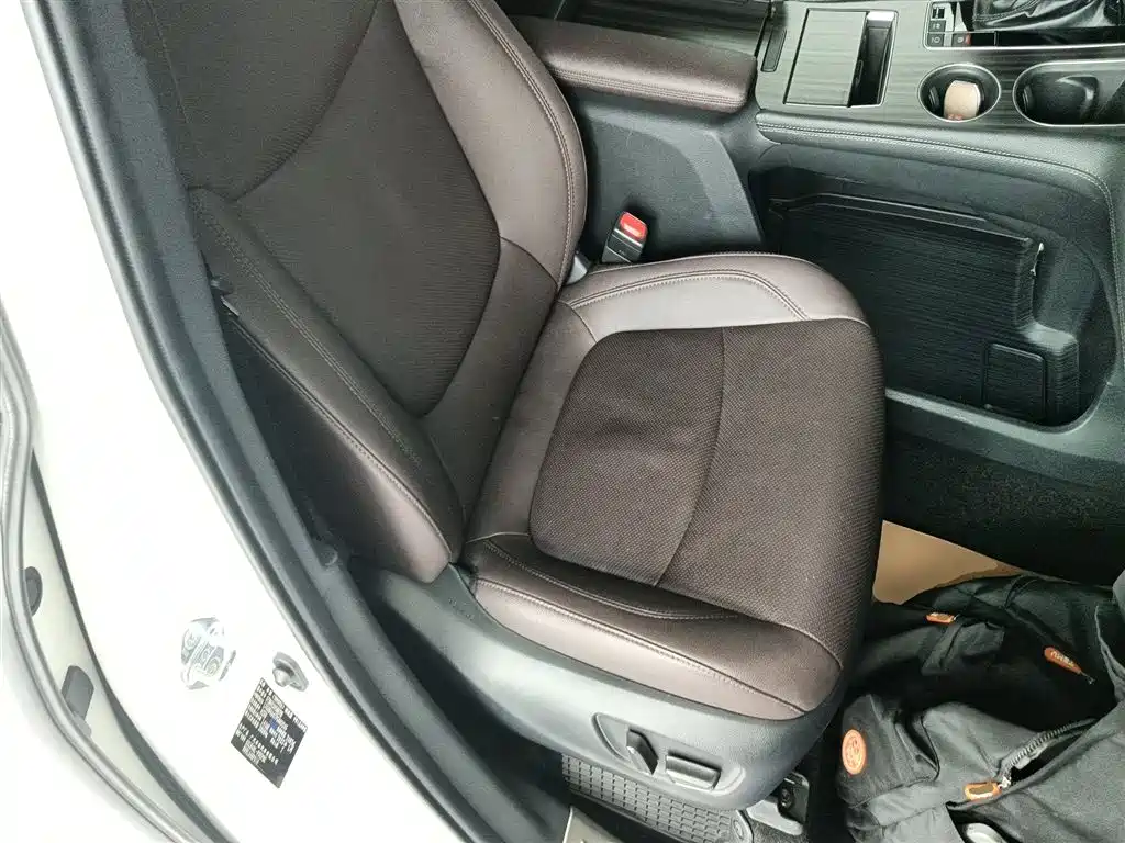 Toyota Sienna — фото 25