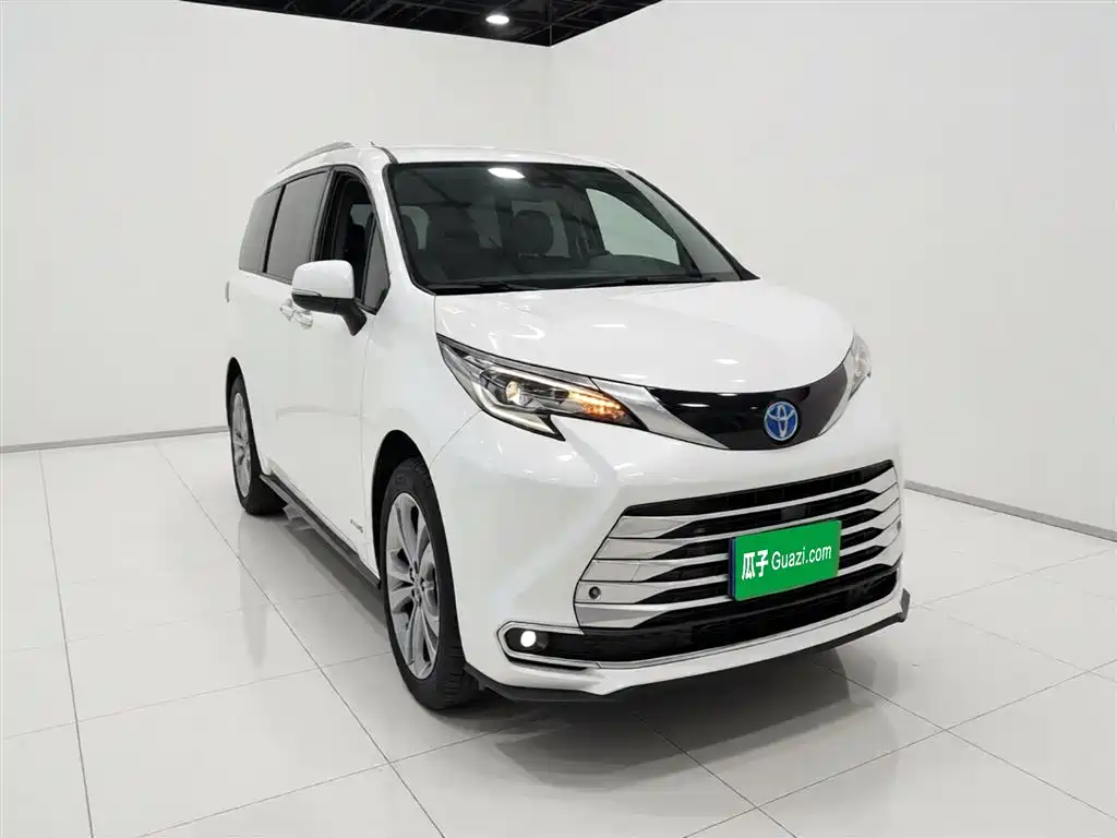 Toyota Sienna — фото 4
