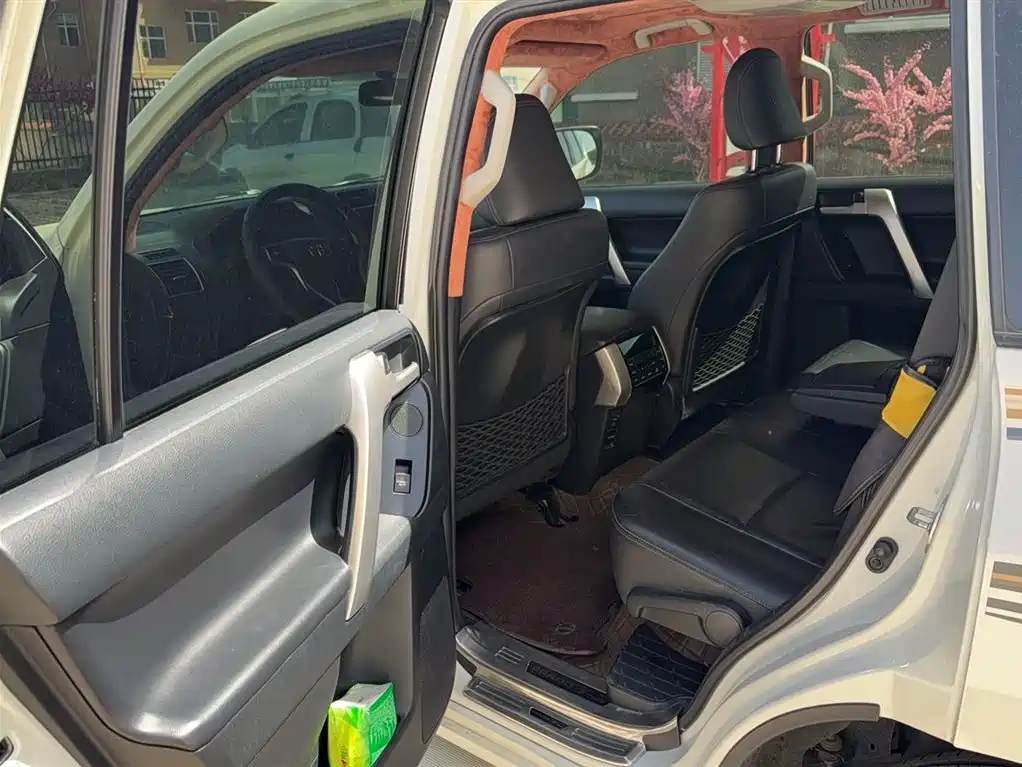 Toyota Prado — фото 11