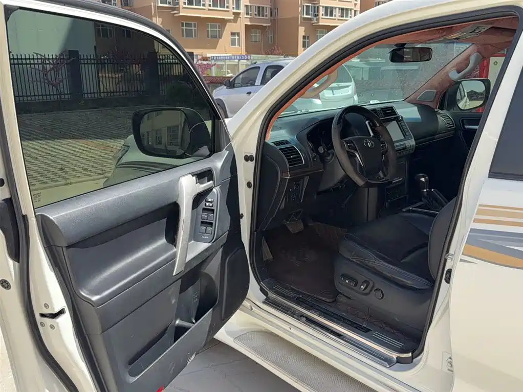 Toyota Prado — фото 10