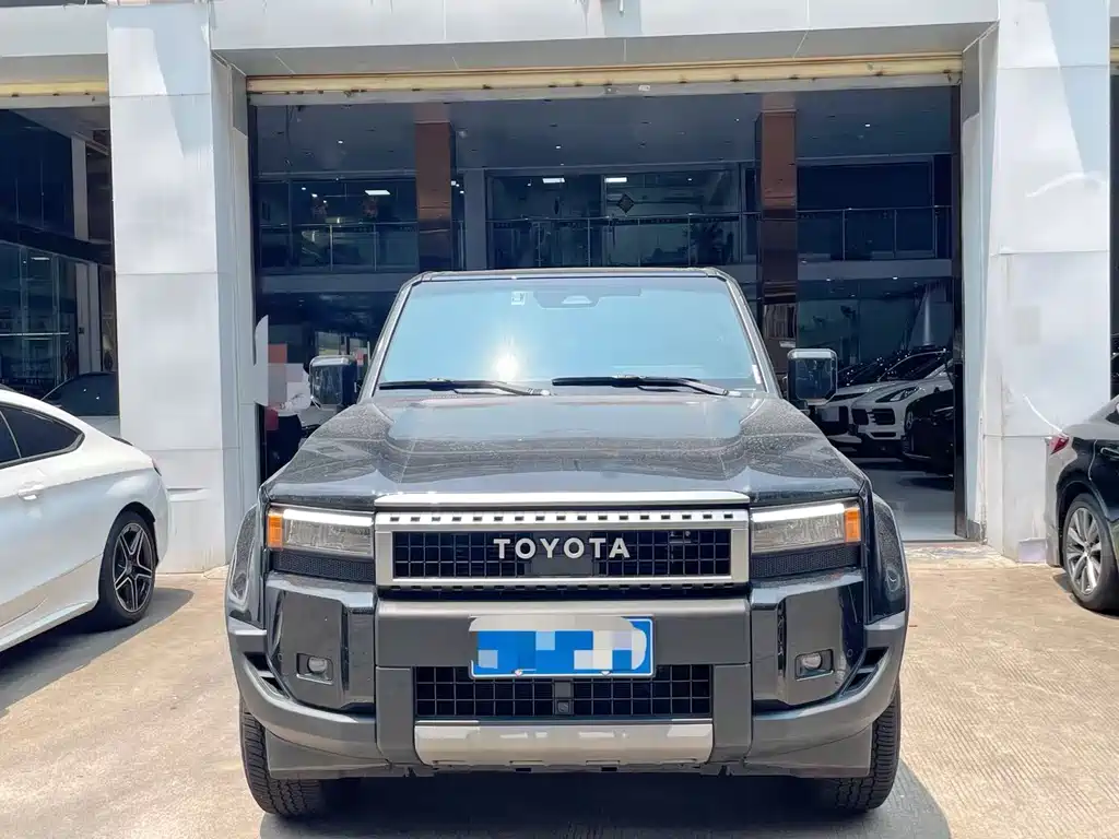 Toyota Prado — фото 2