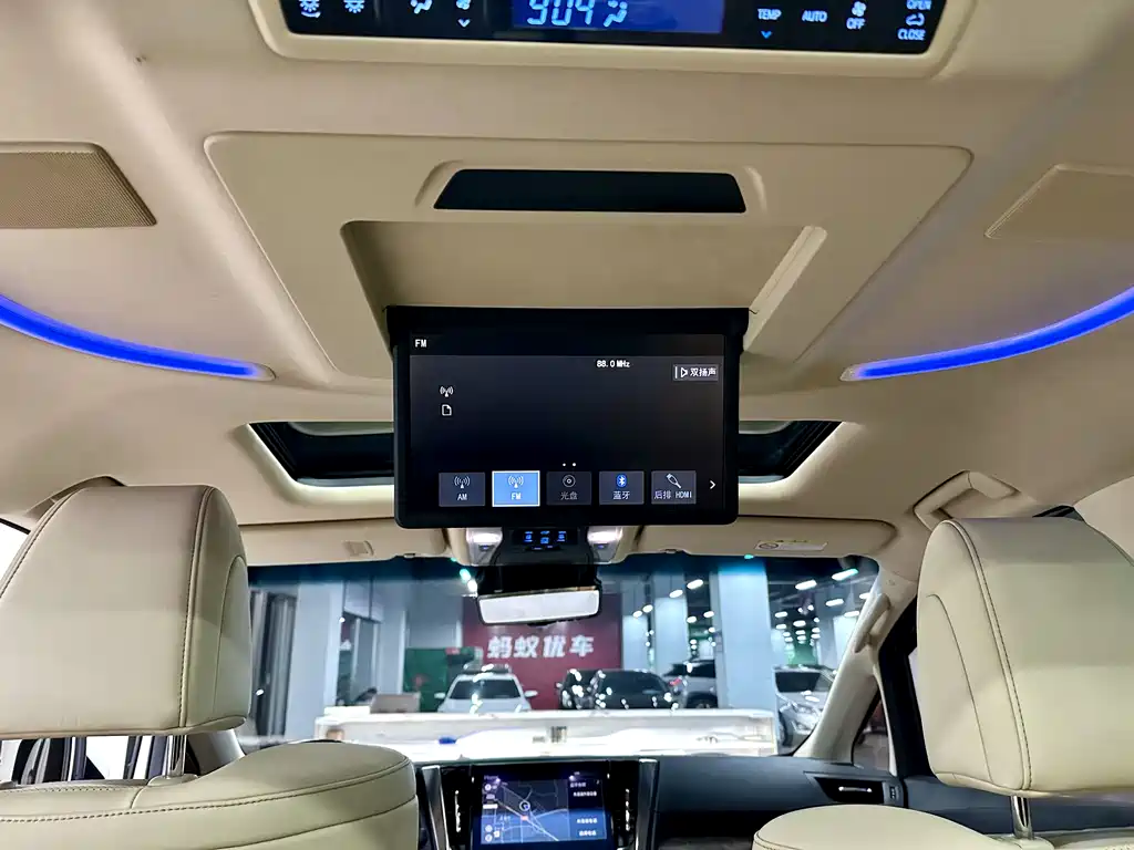 Toyota Vellfire — фото 11