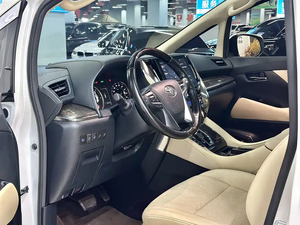 Toyota Vellfire — фото 5