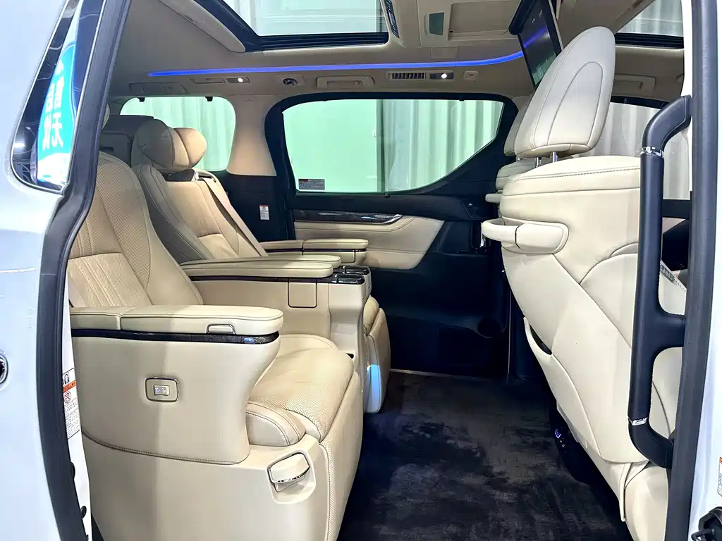 Toyota Vellfire — фото 6