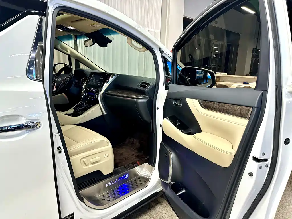 Toyota Vellfire — фото 8